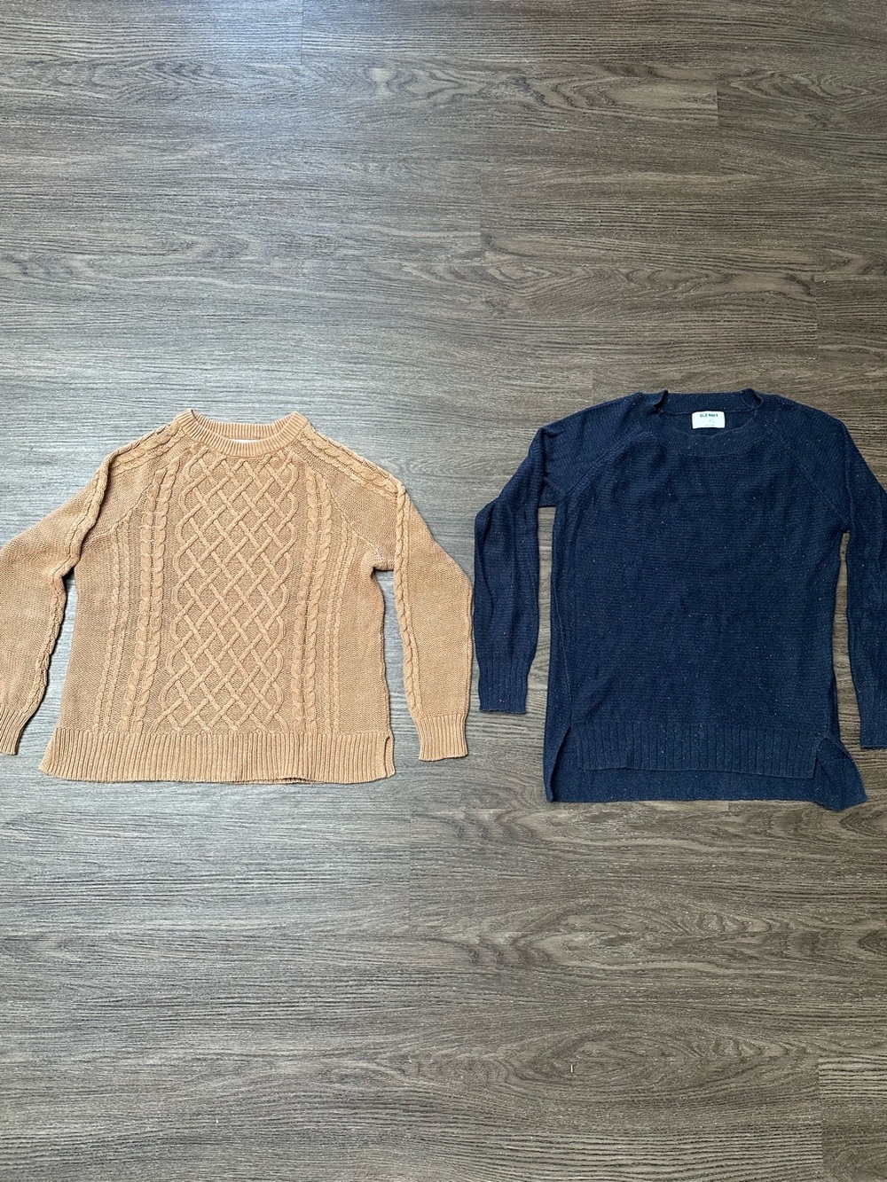 Old Navy Sweater Bundle Set of 2 Tan Cable Knit & Navy Speckled Women’s Sz M